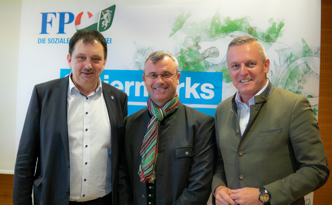 (v.l.n.r.): LAbg. Anton Kogler, Bundesminister Norbert Hofer und Bundesminister Mario Kunasek bei der Pressekonferenz in Hartberg. |©FPÖ Steiermark/Wallner.