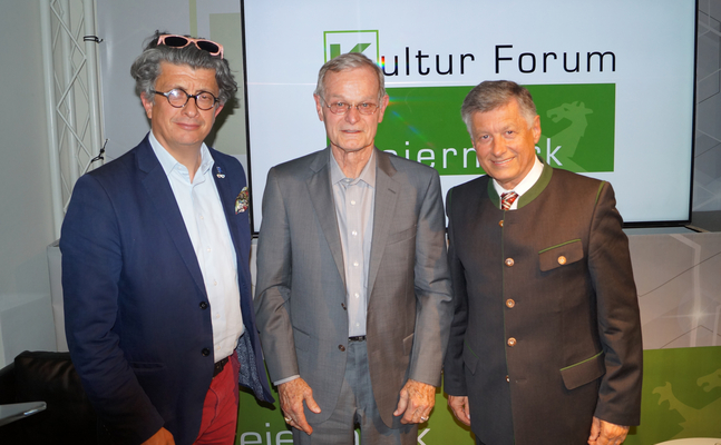 v.l.n.r.: Intendant Ernst Brandl, Prof. Dr. Bill Warner Dr. Gerhard Kurzmann.(© Kulturforum Steiermark)