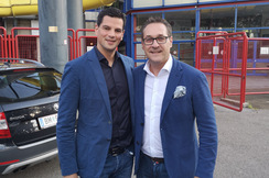 NAbg. Hannes Amesbauer mit Vizekanzler Heinz-Christian Strache direkt vor der Eishalle. (©FPÖ)