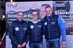 Klubobmann Herbert Kickl, Bezirksparteiobmann Vzbgm. Patrick Derler und Landesparteiobmann Mario Kunasek |©Karl Lindinger