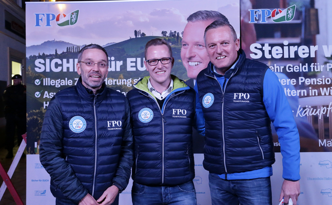 Klubobmann Herbert Kickl, Bezirksparteiobmann Vzbgm. Patrick Derler und Landesparteiobmann Mario Kunasek |©Karl Lindinger