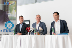 (v.l.n.r.): LPS Stefan Hermann, LPO Mario Kunasek und LGF Anton Kogler bei der Plakatpräsentation. |©FPÖ Steiermark/Wallner.