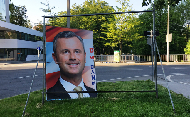 Zerstörte Plakatfläche in Graz; ©FPÖ-Stmk/Hermann 